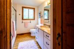 Main floor full bathroom with tub/shower combo